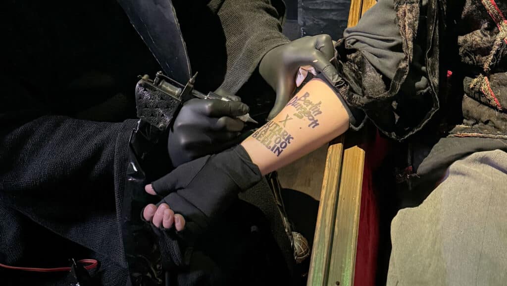 Vorsicht beim Tätowierer