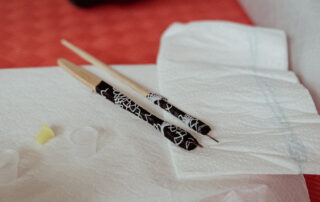 Traditionelles Tebori-Werkzeug für japanische Tattoos, handgefertigt mit schwarzer Umwicklung, Autark Tattoo Studio Berlin Charlottenburg